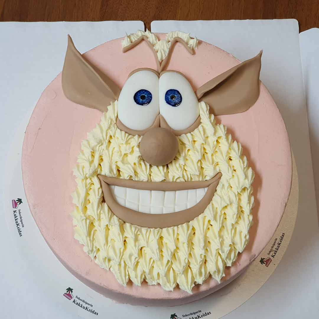 Vaaleanpunainen kakku, jonka päällä on Booba-hahmon naama